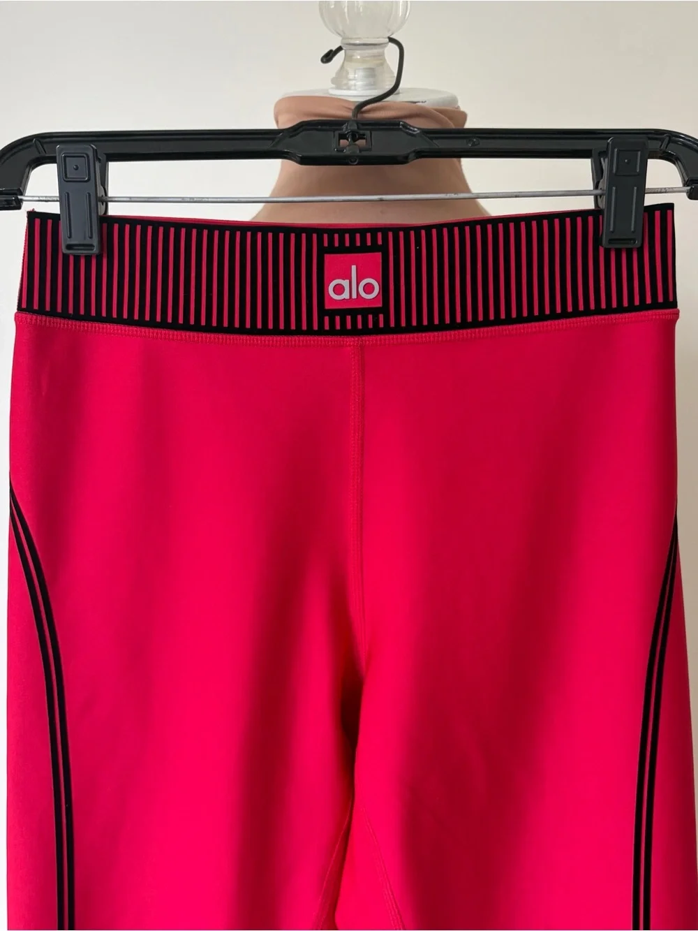 ALO YOGA Airlift High-Waist 7/8 Line Up Black Flocking Bold Red Legging EUC Sz S